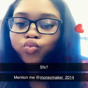 Meet your Posher, Kayla